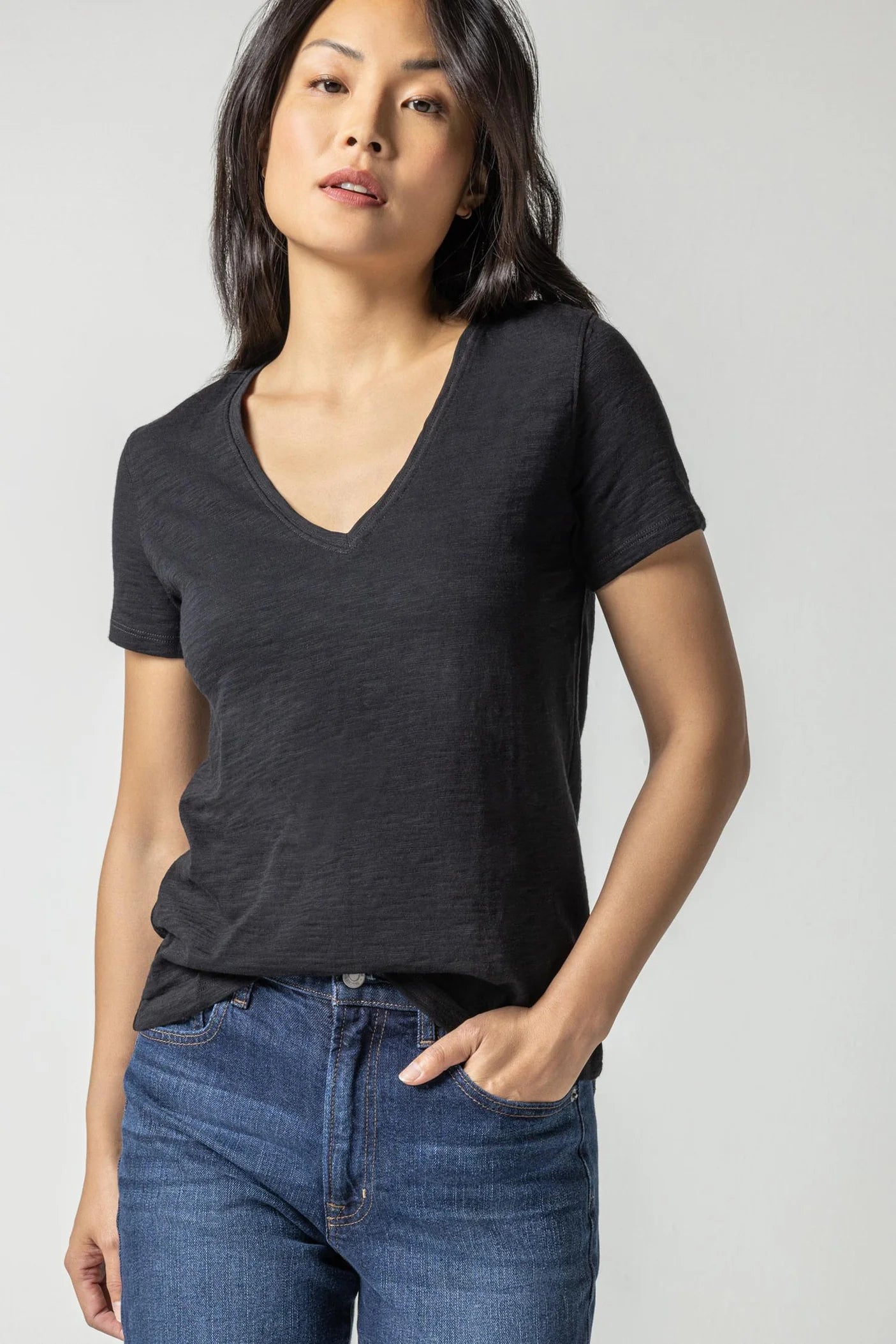 V-Neck Short Sleeve Back Seam Tee - Black